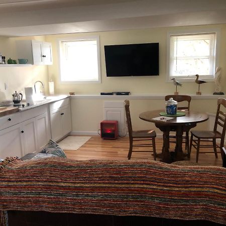 Cozy Garden Apartment Along The Shoreline Гилфорд Екстериор снимка
